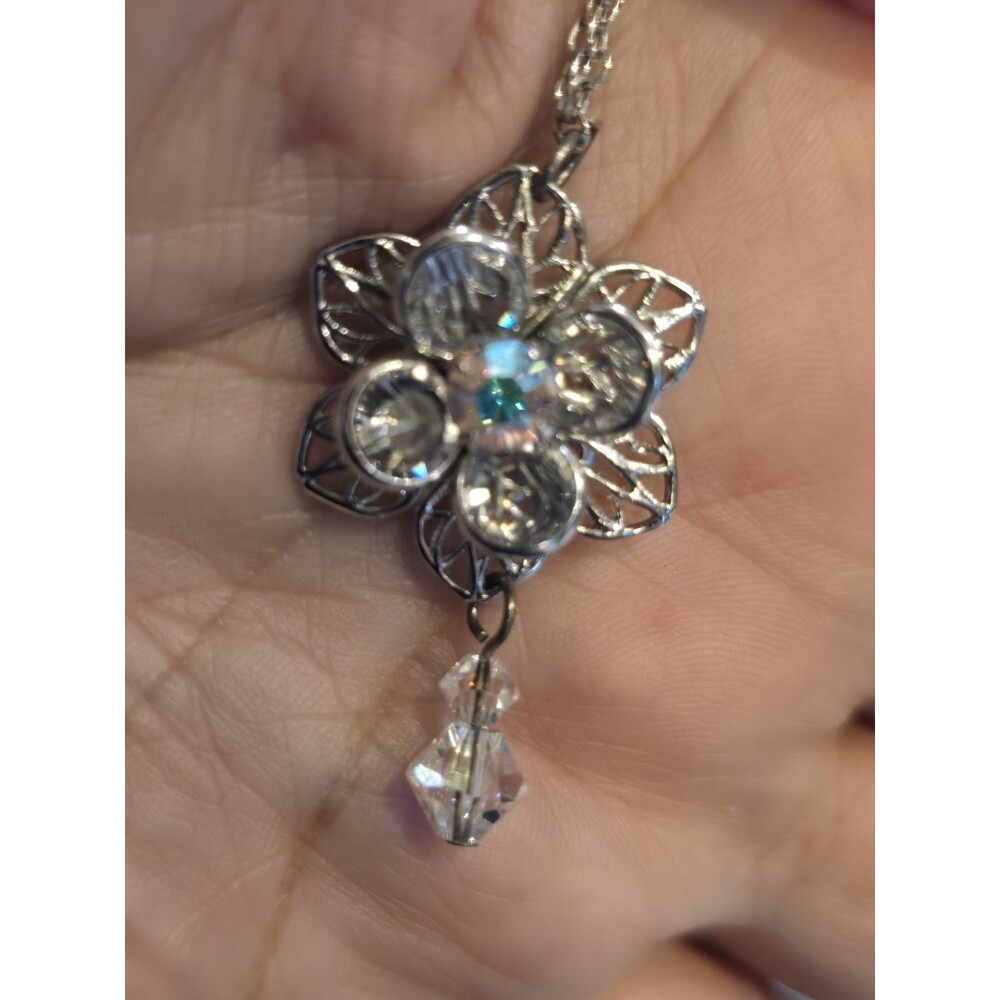 Vintage Silver Tone Flower Necklace Clear Rhinestone Crystal Dangle Pendant 1177